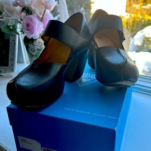 Mary Jane chunky heels.